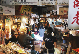 Resto dans une criée japonaise